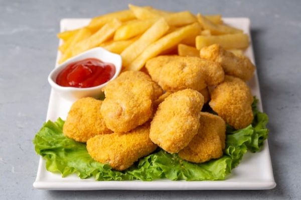 Chicken Nuggets mit Pommes